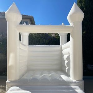 12*10*12 foot white bouncy castle.